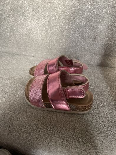 Pink toddler sandals size 5/22