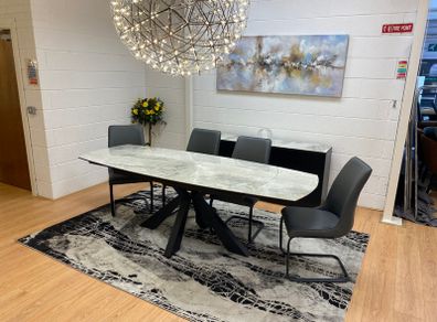 Extending dining table and 6 chairs