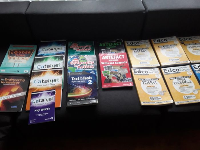 Yunior Cert books
