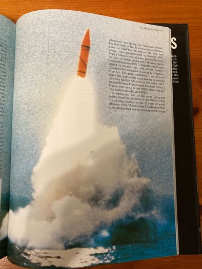 War book 'Submarines.The Illustrated History'