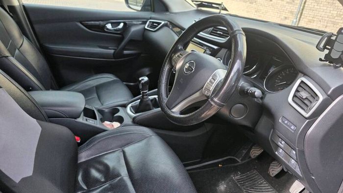 Nissan qashqai 1.5L  Diesel,  Brown