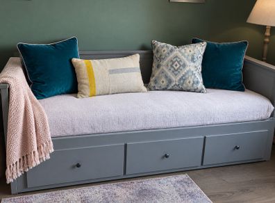 Sofa bed Ikea Hemnes, with storage drawers & incl mattress