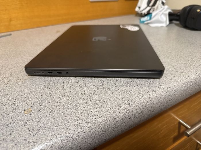 Macbook Pro M4 (24 RAM & 512 SSD)
