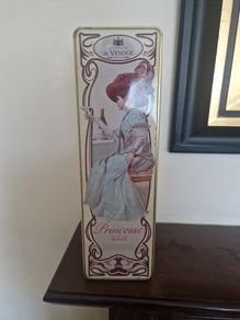 champagne tin