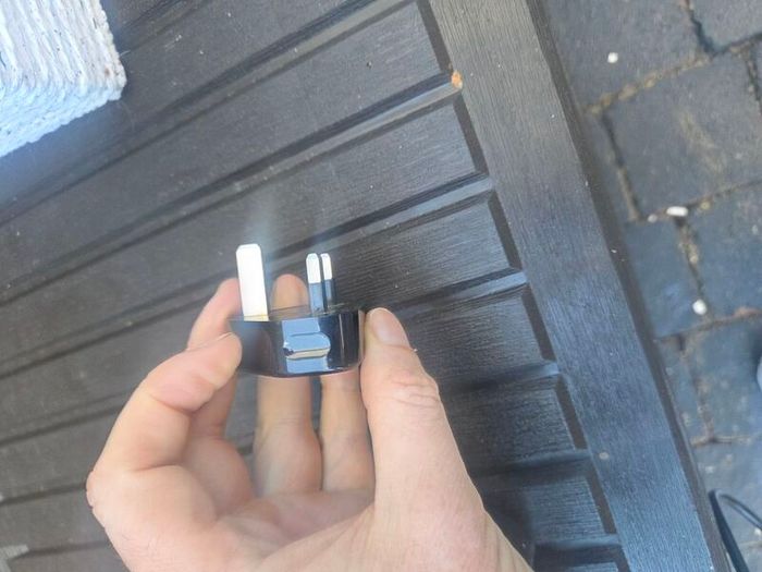 3-pin UK/Ireland plug adapter