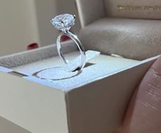 Diamond engagement ring