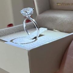 Diamond engagement ring