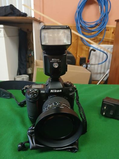 Nikon F100