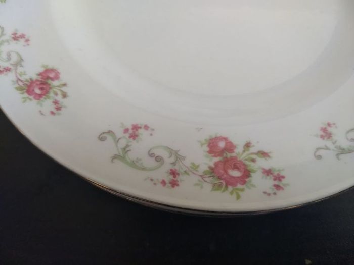 Lovely Set of Five Matching Vintage Floral Tea Plates by Tuscan China in a Lovely Pattern Featuring Subtle Pink Rose Posies with Swags