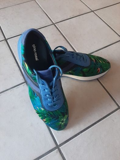 womens trainers