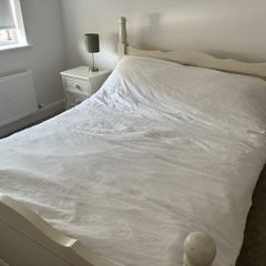 King size bed