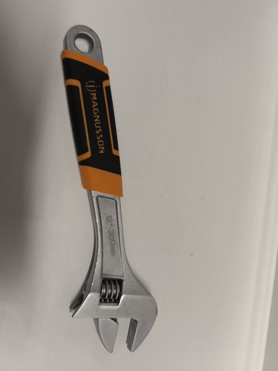 Adjustable spanner