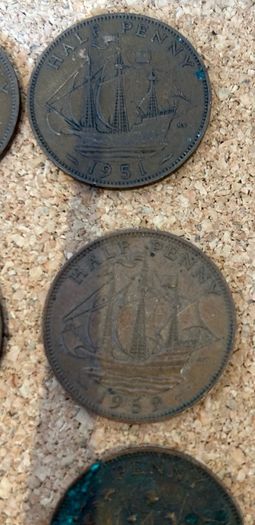 Old Great Britain Half Penny Coins (20)