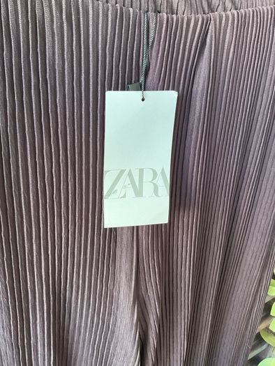 trousers Bnwt Zara size large pleated wide leg trousers plum shade
