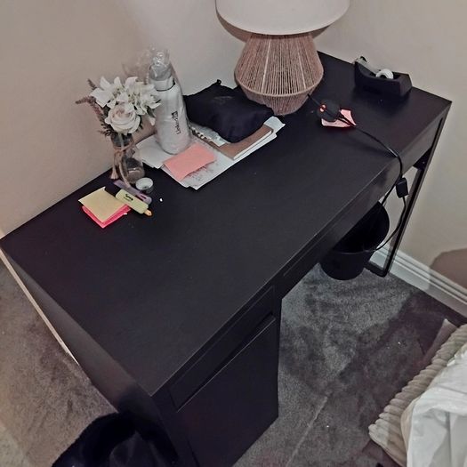 Small Desk - 15 euros
