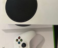 Xbox series s for sale 512 gb ss used but still in perfect condition