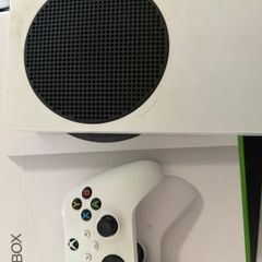 Xbox series s for sale 512 gb ss used but still in perfect condition