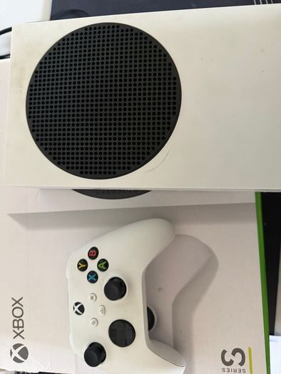 Xbox series s for sale 512 gb ss used but still in perfect condition