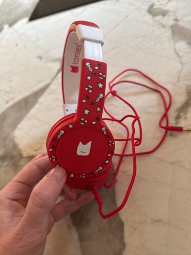 Tonie headphones in red