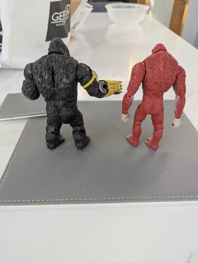 Godzilla X Kong New Empire King Kong glove vs Skar king set figure Playmates