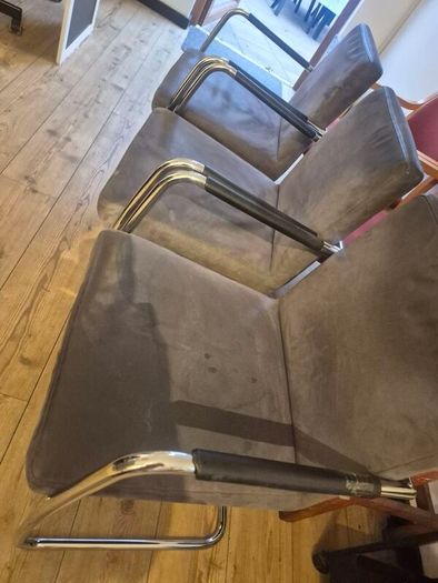 5 Matching chairs