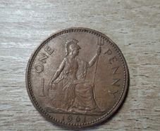 Great Britain UK 1961 One Penny Elizabeth II Coin - free standard postage
