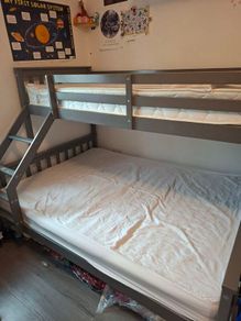 triple bunk bed