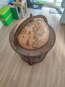 Globe Drinks Bar