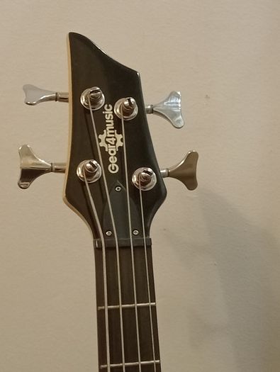 Gear4music 4-string electric bass guitar