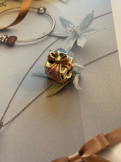 Pandora charm Present gift box with heart and pink ribbon Charm New