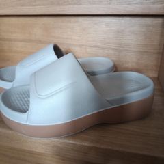 NEW.women's summer slippers . Size 39/40