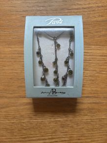Green long hang earrings & green stone chain to match