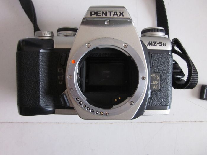 Pentax MZ 5n SLR 35mm Film Camera 28 -70 mm Pentax Lens Vintage