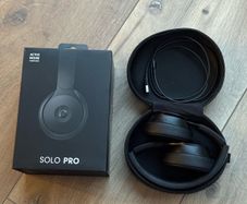 Beats Solo Pro (black) with box and cable