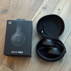 Beats Solo Pro (black) with box and cable