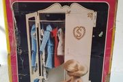 Vintage Sindy Wardrobe