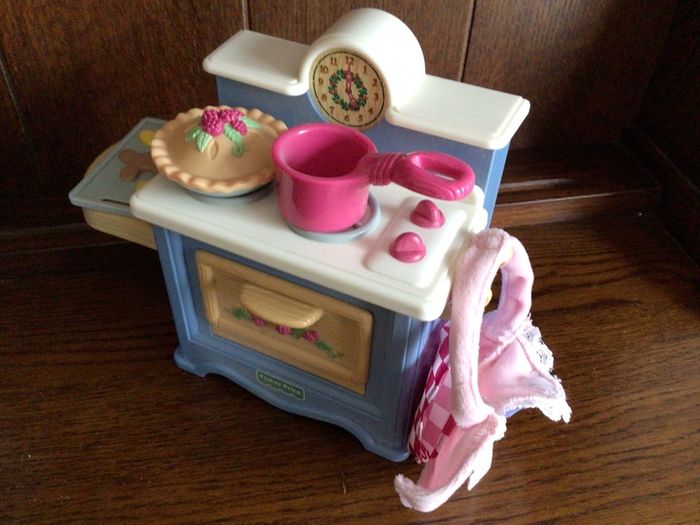 Vintage 90s Fisher price Briar berry "Berry Lynn bear "W/ Accesories