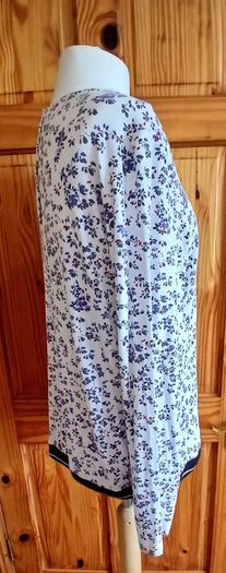 Ladies Street One Long sleeve ditzy floral top size 16 includes postage
