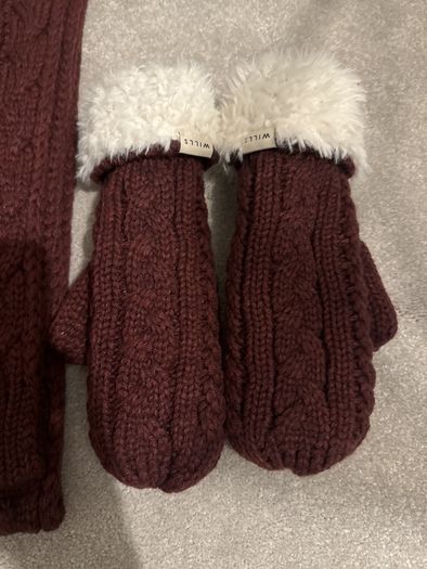 jack wills gloves (size m/l) and scarf