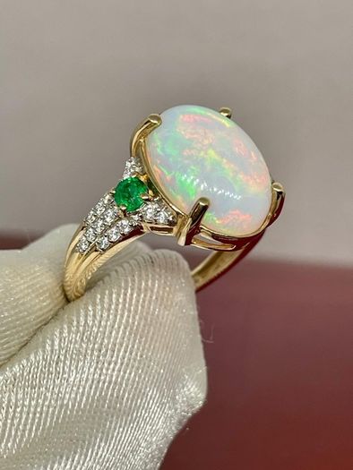 Gold Rind with Opal, Emerald and Moissanite
