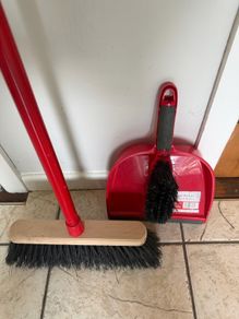New Sweeping Brush and Dustpan Set