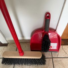 New Sweeping Brush and Dustpan Set