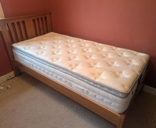 Single bed frame and mattress