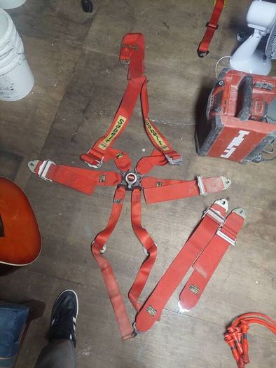 sabelt 8 point and 4 point belts