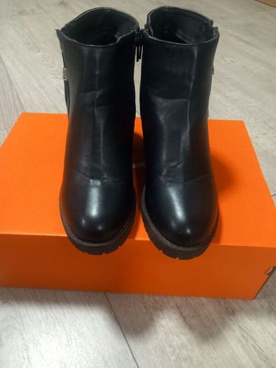 Boots size 37 uk 4