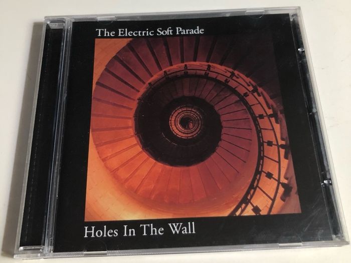 The Electric Soft Parade - Holes In The Wall