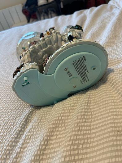 Christmas Snow Globe - plays music