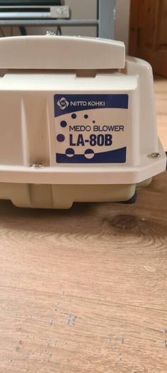 Air blower for pond or aquarium