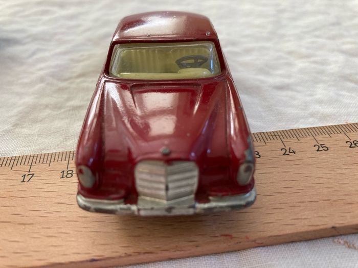 Corgi 230. Mercedes 220SE . 2 door coupe. 1962/64. Boxed. Excellent condition. Rare model.