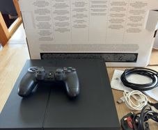 playstation 4 500GB - Boxed with New Official PS controller